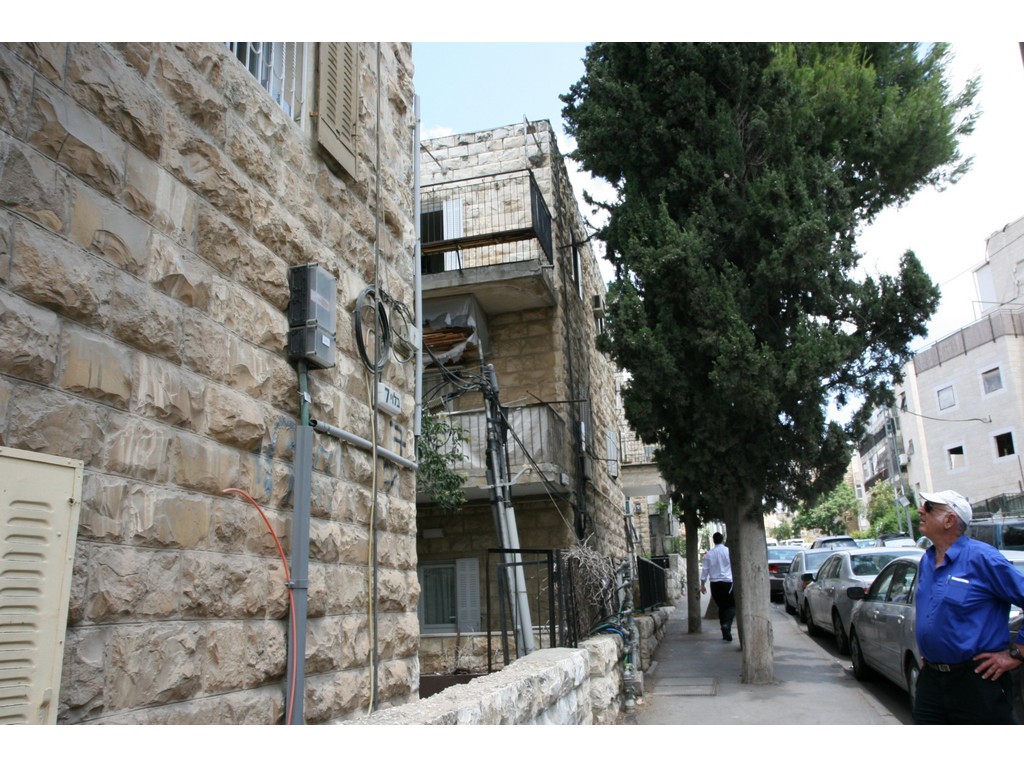 The first bus drive to mount Scopus in 1967