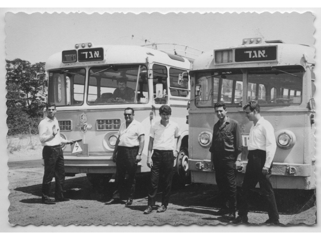 The first bus drive to mount Scopus in 1967