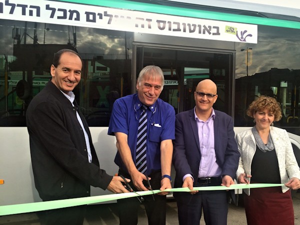 Passengers can now board buses in Jerusalem from back door